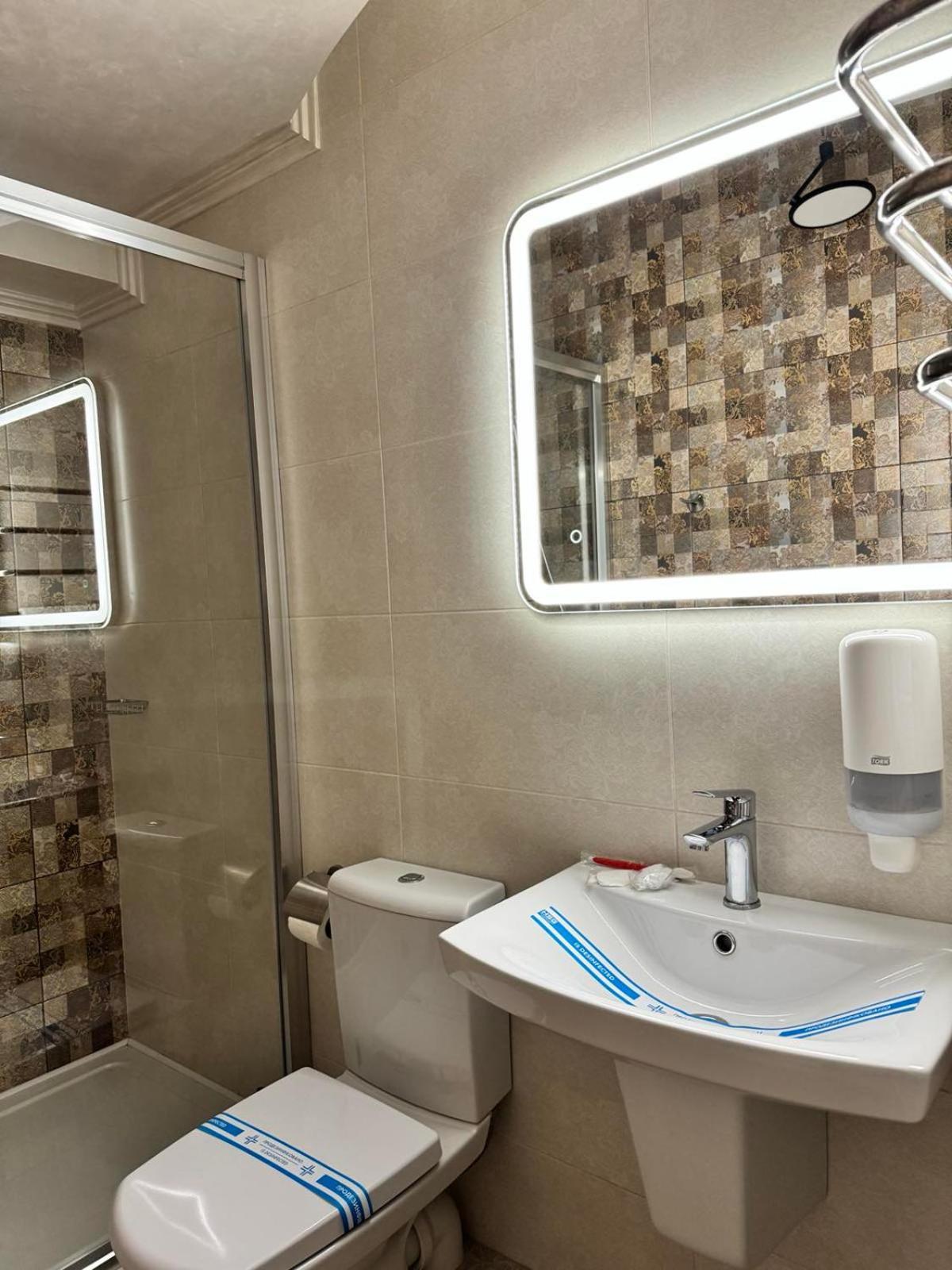 Hotel Veles Zolotonosha Esterno foto