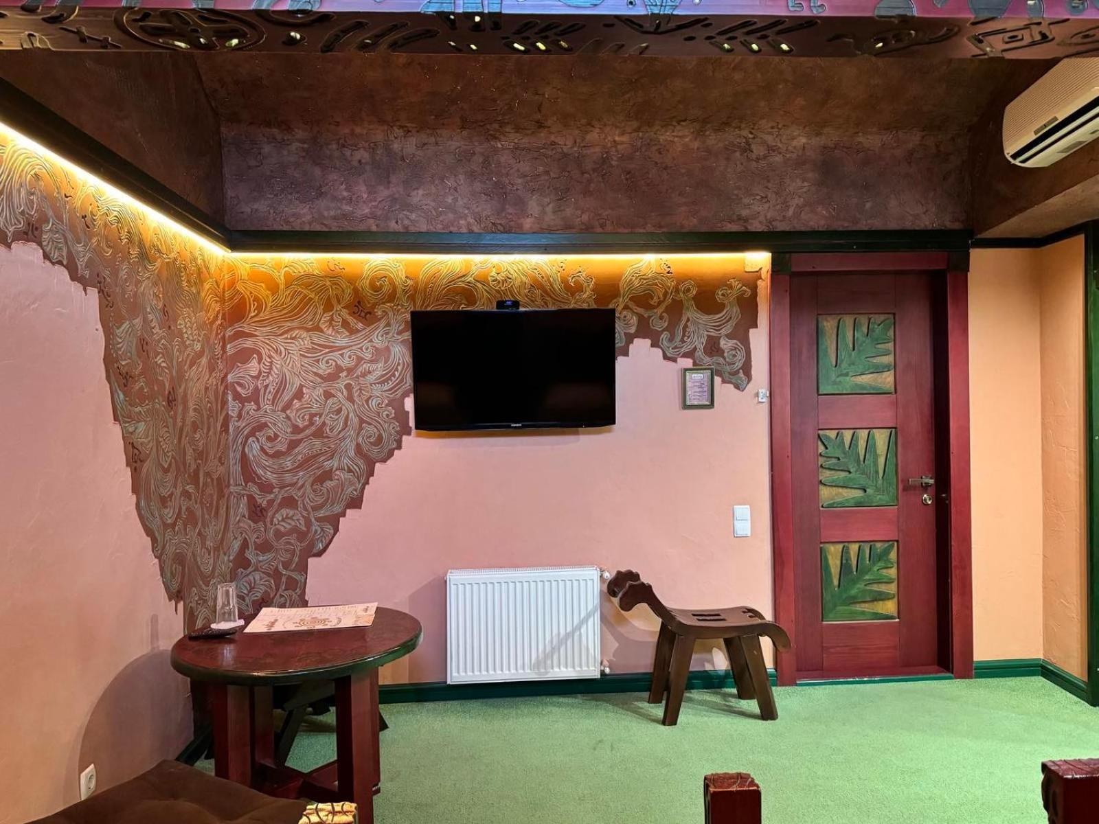 Hotel Veles Zolotonosha Esterno foto