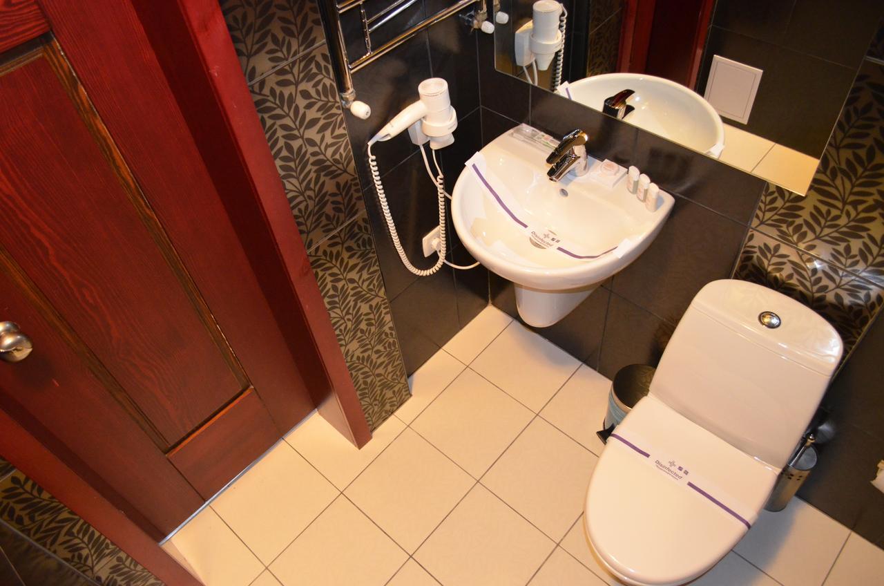 Hotel Veles Zolotonosha Esterno foto
