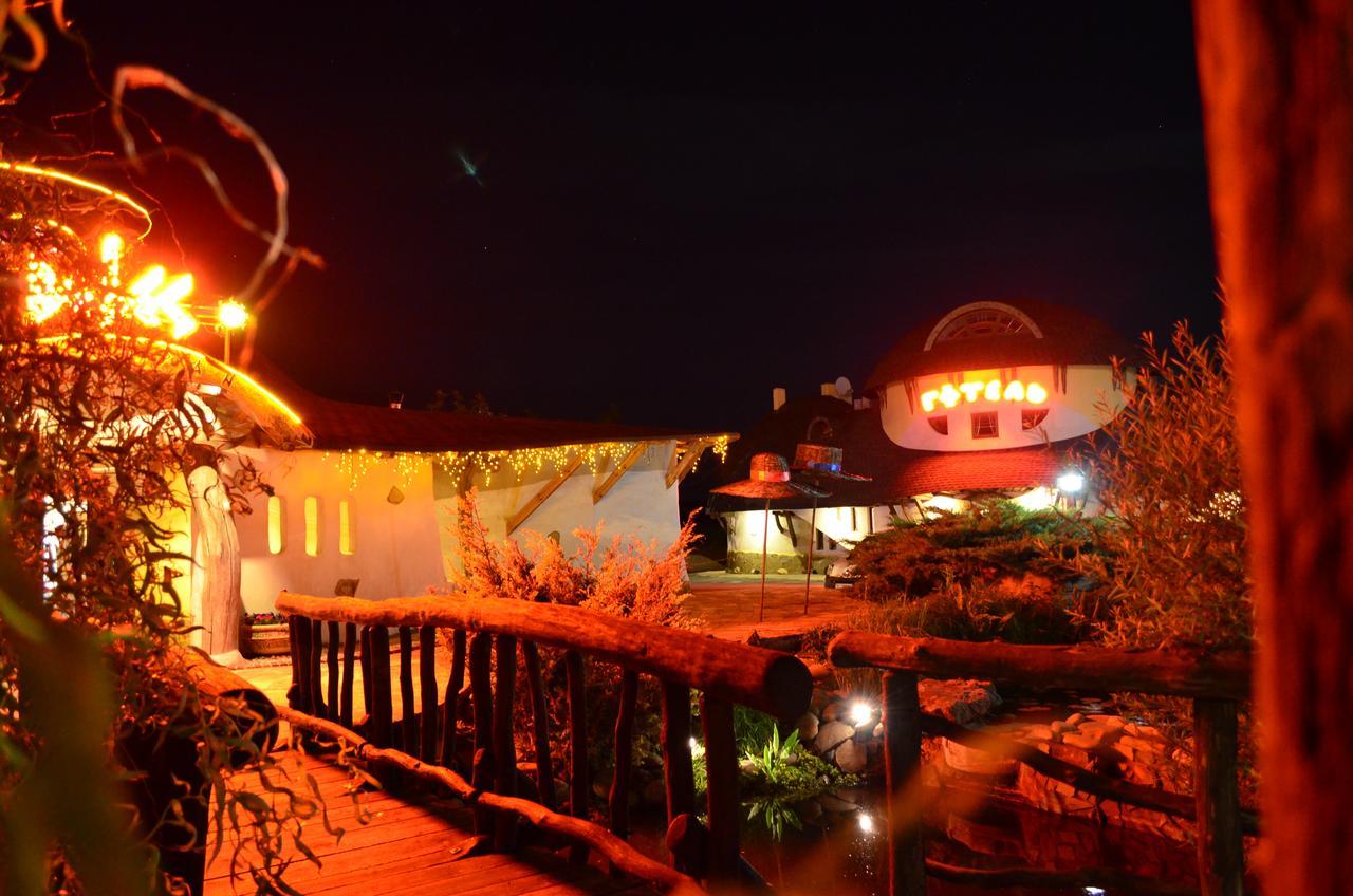 Hotel Veles Zolotonosha Esterno foto